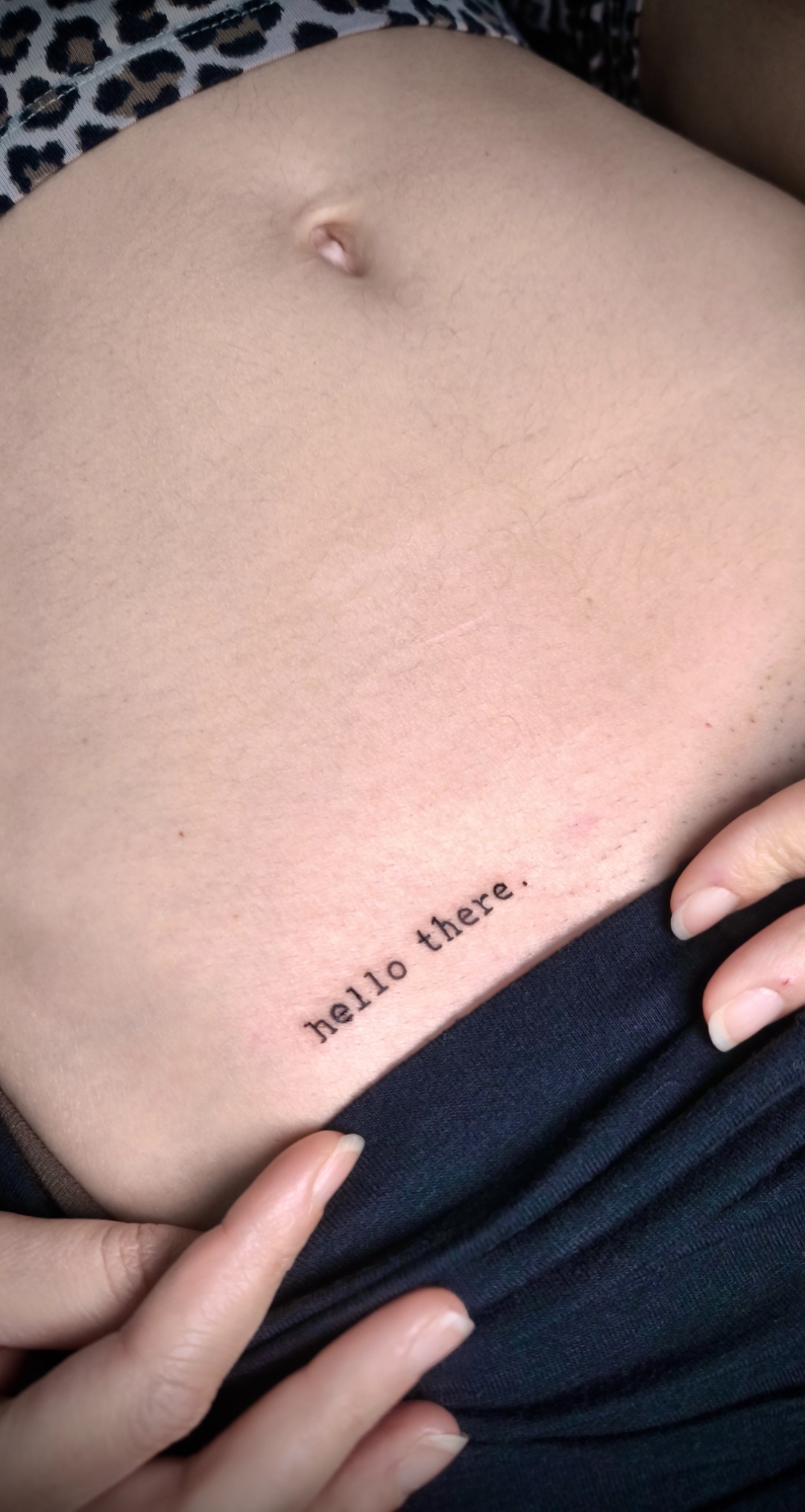 Fine Line Schrift Tattoo