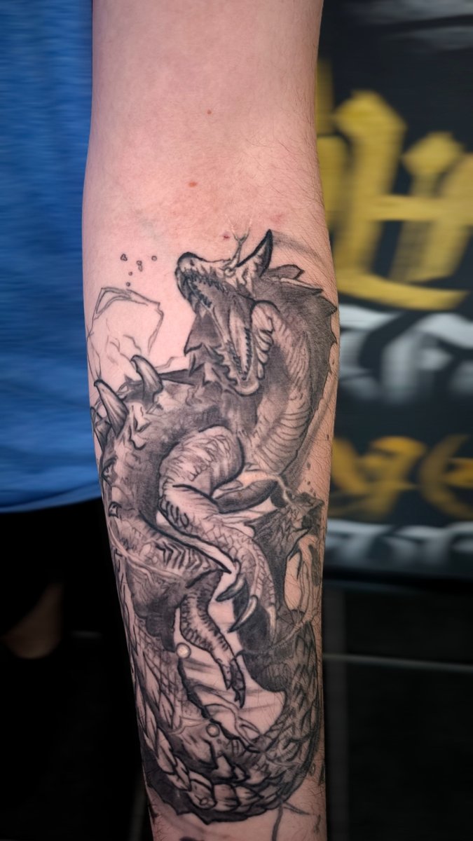 Wasserdrache Cover-up Tattoo über Narben