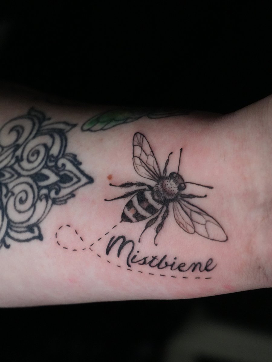 Ein Halb Fine Line Minimal Tattoo