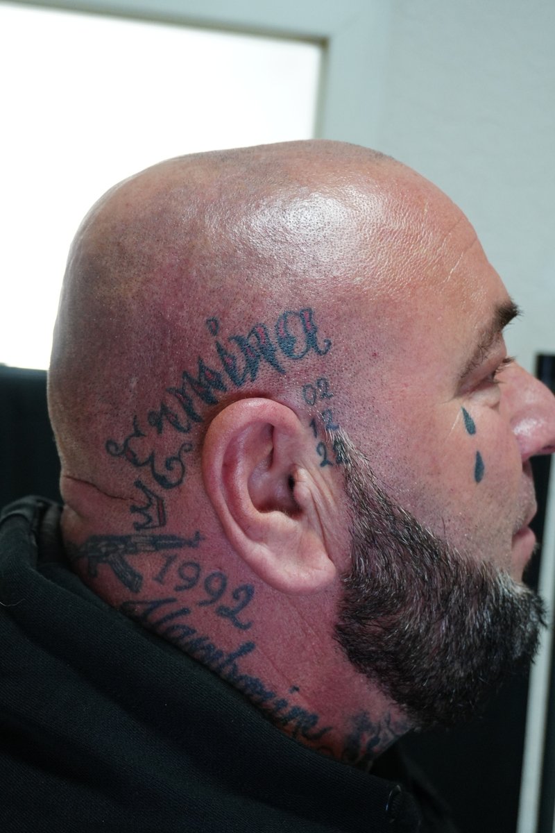 Kopf Lettering Blackwork Tattoo